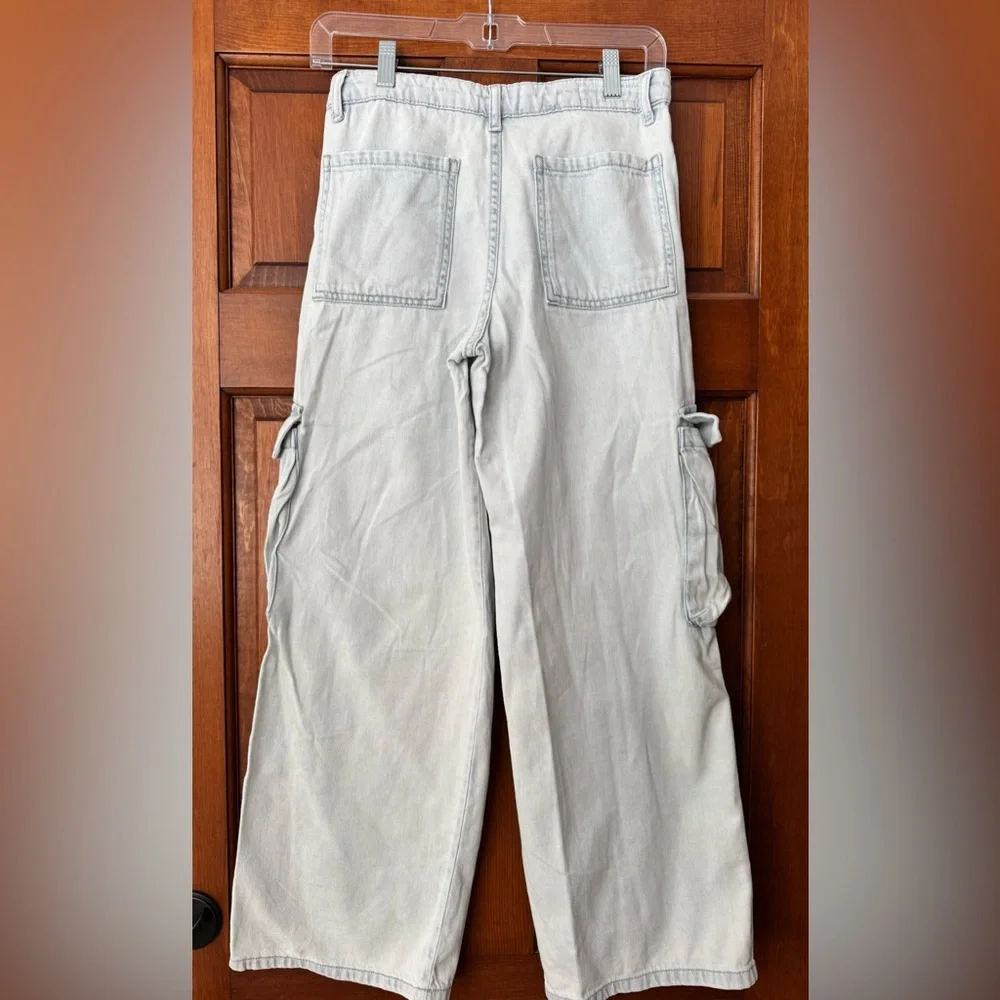 ZARA Light Wash Wide Leg Cargo Jeans – US Girls 13/14 (Equivalent to W XXS/00–0)